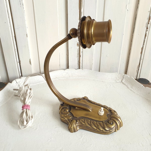 alte Lampe, antike Tischlampe, Wandleuchte, Omas Nachttischlampe, vintage, shabby, brocante Deko