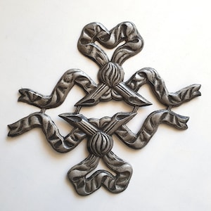 alte Dresdner Pappe, antikes Ornament, silber, vintage, brocante, Schleife, Doppelmotiv
