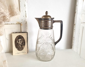 Decantador antiguo, decantador de cristal vintage, tallado, plateado, inscripción, brocante