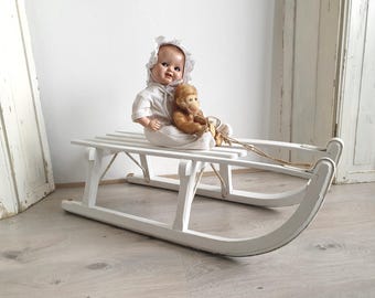 Trineo antiguo, gran trineo antiguo de madera, blanco, estilo francés vintage, shabby chic, brocante, decoración de casa de campo.