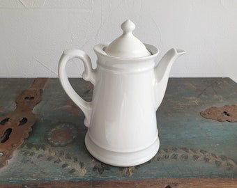 cafetière ancienne, grande marmite ancienne, minable, époque wilhelminienne, Biedermeier, blanc, vintage, brocante, décoration de maison de campagne