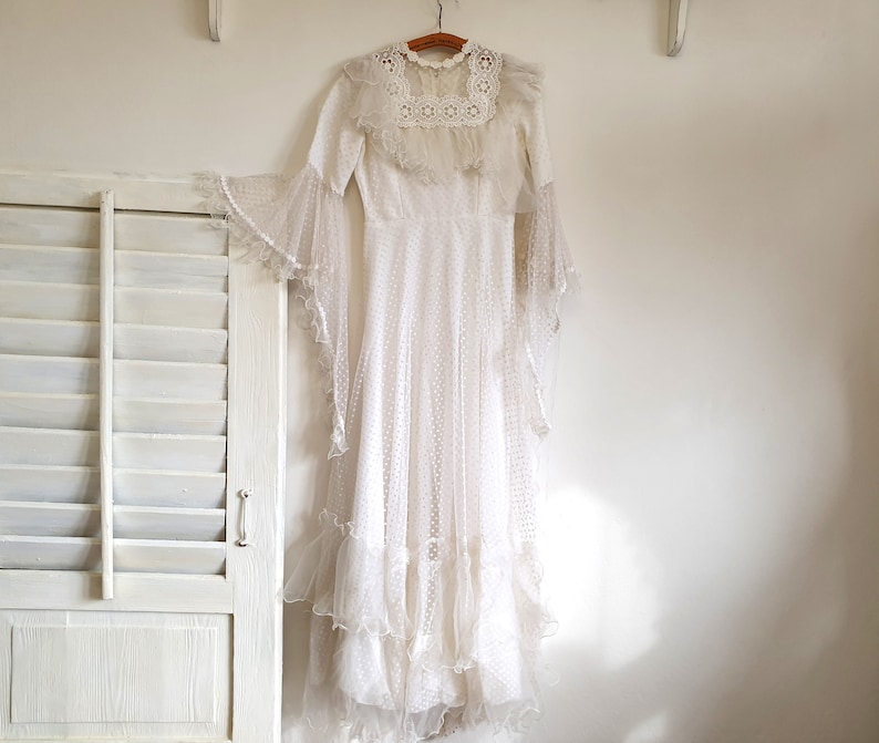 white vintage dress boudoir lace shabby old wedding dress tulle chiffon brocante decoration 50s-60s antique wedding dress