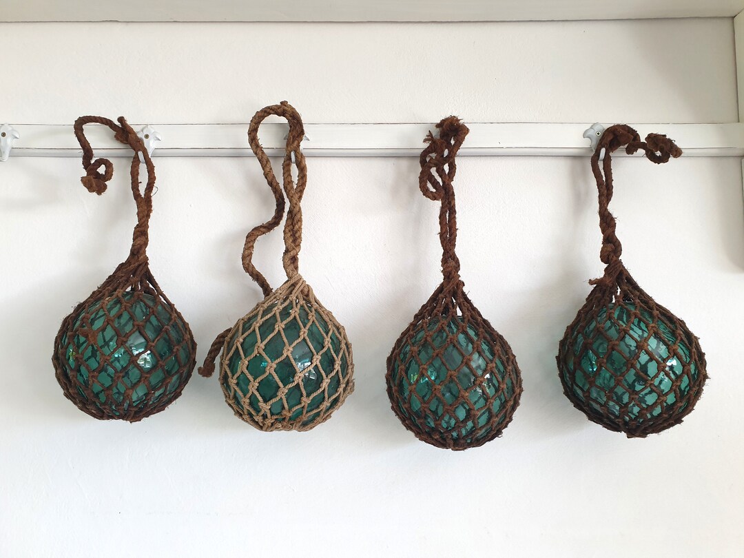 Boule de pêche ancienne décorative, boule décorative en verre, bouée en verre avec filet en macramé, pêche, décoration maritime - France