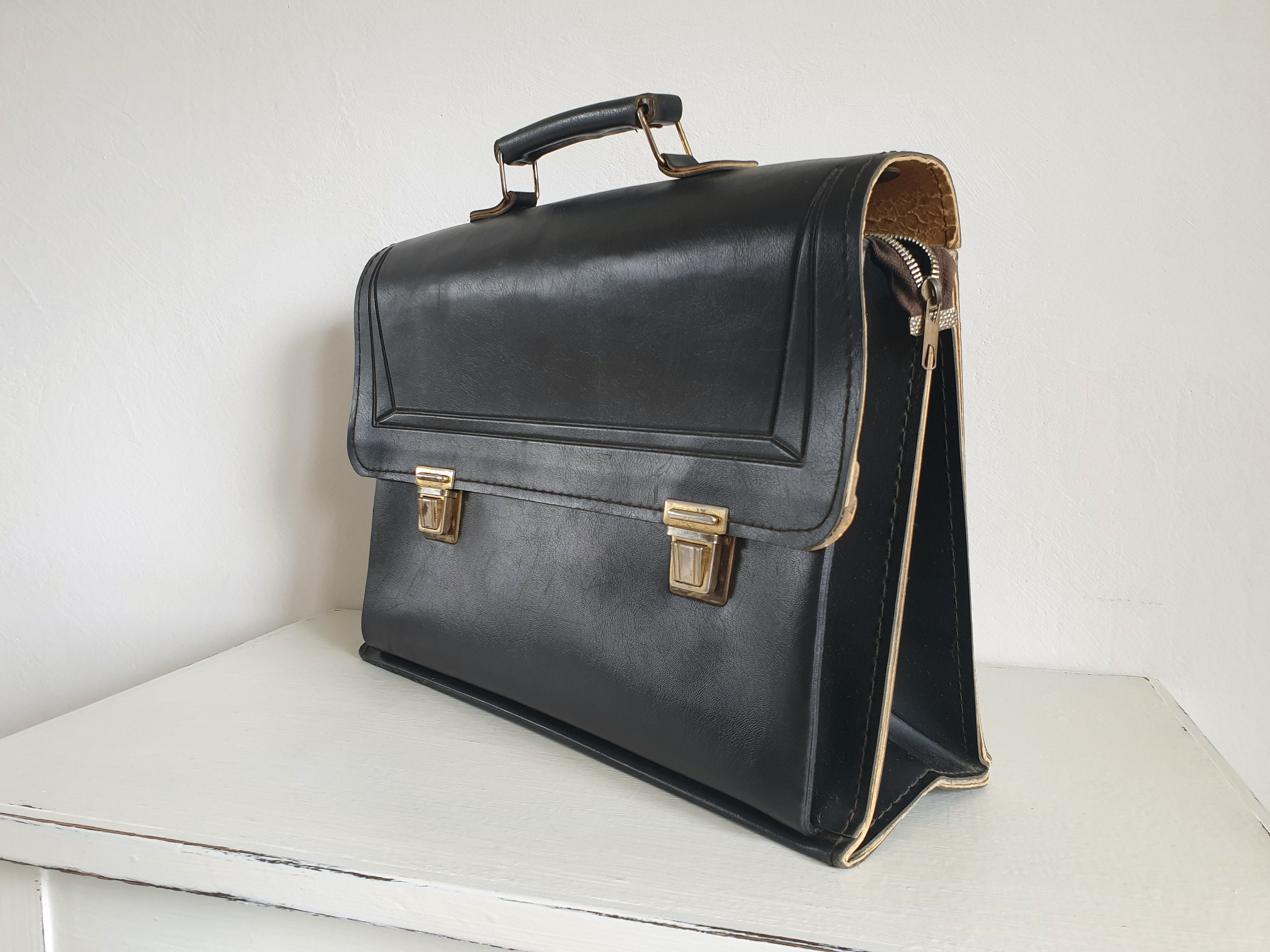 Maletin viejo bolso de escuela vintage cuero bolso de cuero antiguo negro en mal estado brocante mediados de siglo Etsy Espana