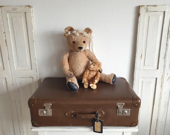 antique suitcase, old travel trunk, vulcanized fiber, shabby chic, vintage, brocante decor, country house