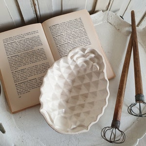 moule à pudding ancien, moule à pâtisserie antique, moule à linteau, terrine, céramique, pierre de fer, vintage français, blanc, shabby, décoration brocante