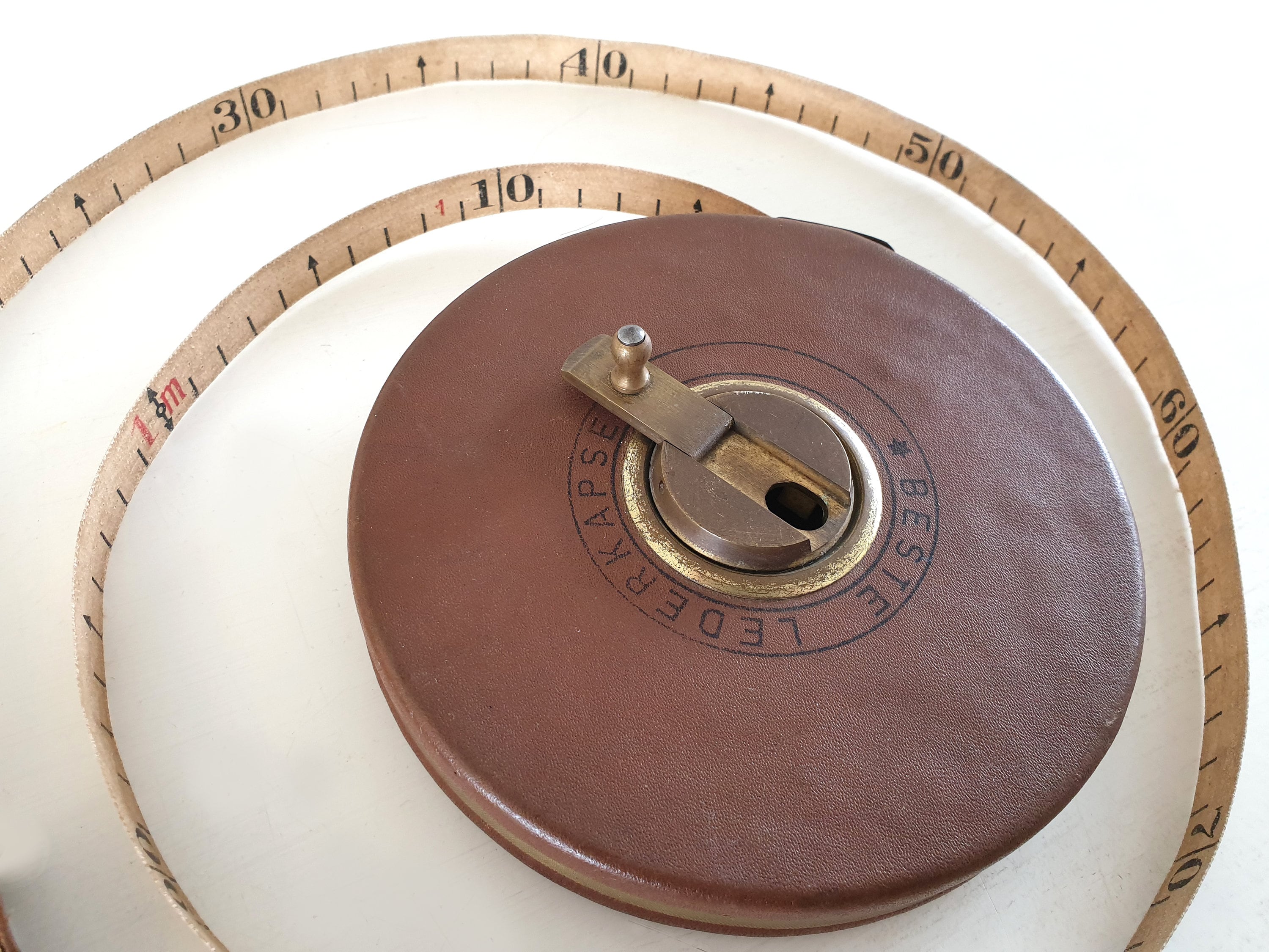 アンティーク　皮？30Mのメジャー　昭和レトロ(。•̀ᴗ-)✧(。•̀ᴗ-)✧ Old Tape Measure, Antique Tape Measure, Spool, 30 Meters