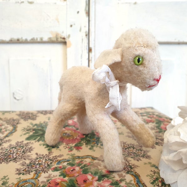 old lamb from Steiff, little lamb, lamby, brocante, vintage Easter lamb, shabby, Steiff animal, antique, collector's item