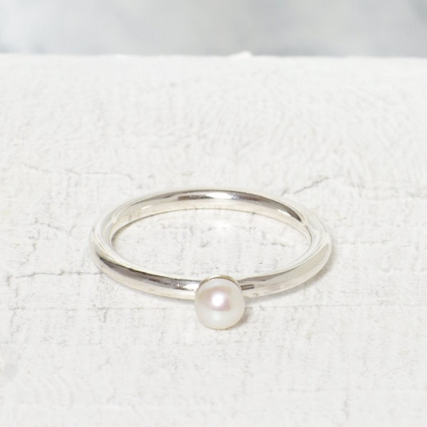 Perlenring, zarter Ring Perle, Stapelring Silber