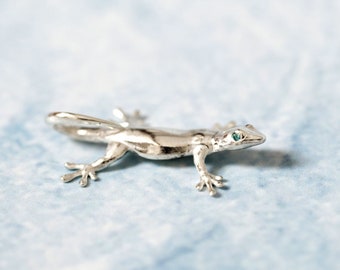 Lizard with sapphire or diamond eyes, small silver pendant, minimalist chain pendant