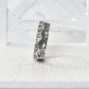 blackened silver ring, friendship ring, wedding ring, honeycomb pattern, customizable with engraving image 3