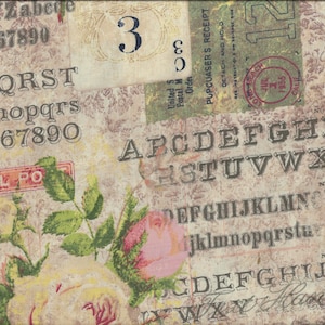 Könnte beinhalten: Ein Stoff im Vintage-Stil mit beigefarbenem Hintergrund, der ein sich wiederholendes Muster aus Buchstaben, Zahlen und floralen Designs aufweist. Der Stoff enthält die Wörter "PARCEL PO" und "PUPCUASERS RECEIPT" in roter und schwarzer Schrift. Der Stoff zeigt auch eine rosa Rose und eine gelbe Rose.