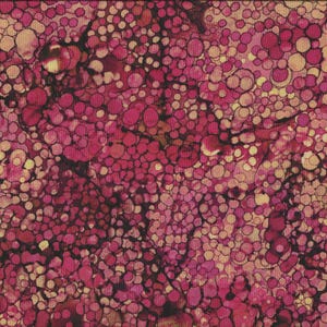 Może przedstawiać: Tkanina z powtarzającym się wzorem różowych i kremowych kół o różnych rozmiarach. Koła są zgrupowane, tworząc teksturowany wygląd. Żółta linijka z czarnymi oznaczeniami jest widoczna na prawej krawędzi, pokazując pomiary w centymetrach.