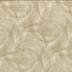 Puede incluir: Tela de color beige con un patrón abstracto en espiral. Una regla amarilla con marcas negras está colocada verticalmente a lo largo del borde derecho, mostrando las medidas en centímetros. El diseño de la tela presenta pinceladas beige claras y oscuras.
