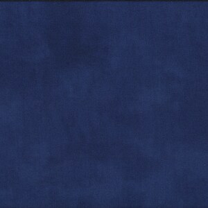 Op de afbeelding: Een effen blauwe stofstaal met een gele meetlint langs de rechterrand. De lint meet tot 45,7 cm.