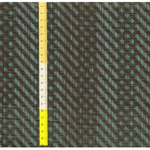 Puede incluir: Primer plano de una tela con un patrón geométrico marrón y verde azulado. La tela tiene una superficie texturizada y una regla es visible en el lado derecho de la imagen.