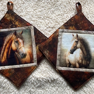 1 par de pegadores de panela "Cavalo" (cinza e marrom)