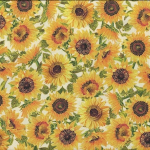 Pode incluir: Um tecido branco com um padrão repetitivo de girassóis amarelos. Os girassóis têm centros marrons e folhas verdes.