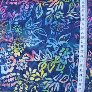 Batik niebieski-kolorowy