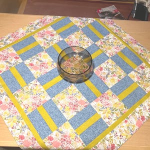 Mantel "Saludos de primavera", flores, acuarela, centro de mesa pastel 88 x 88 cm