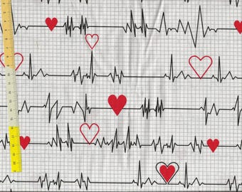 Tessuto patchwork "Calling All Nurses" battito cardiaco con cuore su bianco