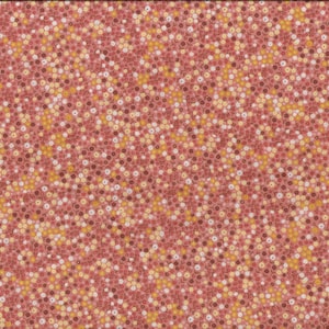 Puede incluir: Una tela con un patrón repetido de pequeños diseños florales multicolores. Las flores son en tonos de blanco, amarillo y marrón, sobre un fondo rosa rojizo. Una regla amarilla está en el lado derecho.