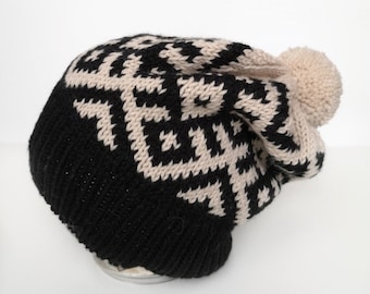 Black and white cap with a jacquard pattern