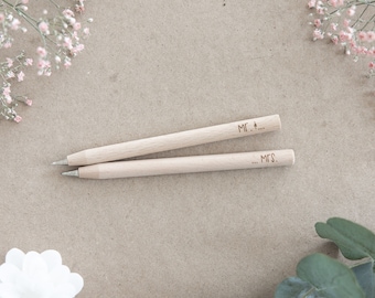 Stylo bille en bois gravé, cadeau de mariage, Mr & Mrs - idée cadeau mariage -