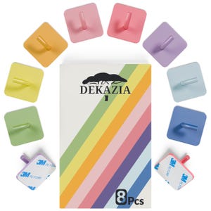 Pode incluir: Um conjunto de oito ganchos de parede quadrados coloridos em tons de rosa, laranja, amarelo, verde, roxo, azul e azul claro. Os ganchos são dispostos em torno de uma caixa com o texto "DEKAZIA" e um design de arco-íris. A caixa também diz "8 Pcs".