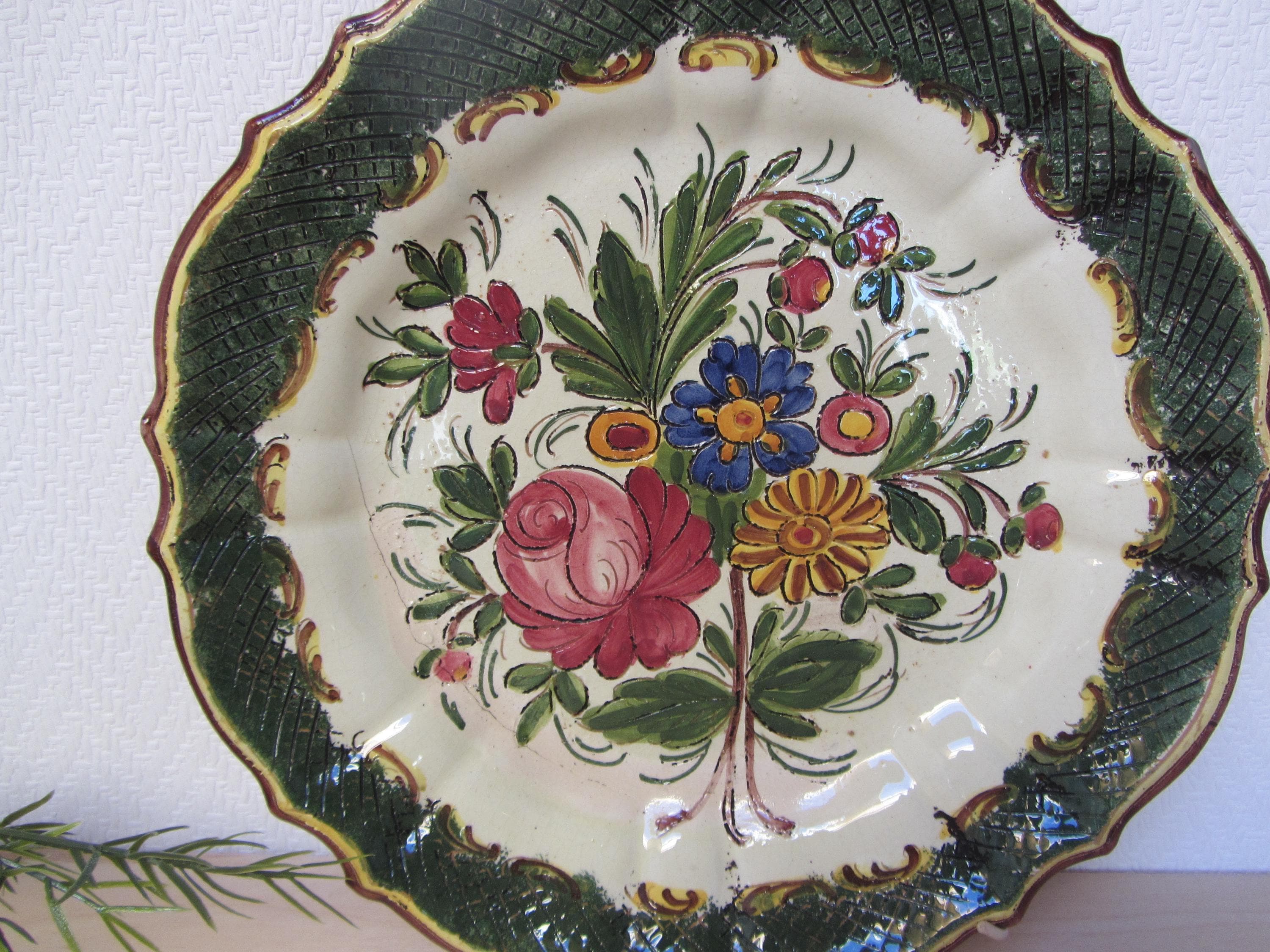 スペインの旅　手描きハンドメイドの壁掛け・プレート　お花模様　CERAPLAT 絵皿 ポルトガル 手描き PAIREAL フェアリアル 花柄 ホワイト ブルー 直径20cm 陶器 食器 食卓 皿 トレイ 壁掛け 飾り絵 装飾品  装飾皿 PFA-477W-ピノポチ