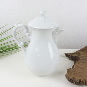 1.5 liter white Hutschenreuther coffee pot Maria Theresia, coffee core from a coffee service for a classic coffee table, teapot with rose
