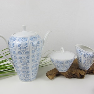 Coffee core 1.25 liters with milk jug and sugar bowl by HEINRICH coffee service, Madame Rothenburg, light blue floral decor, teapot