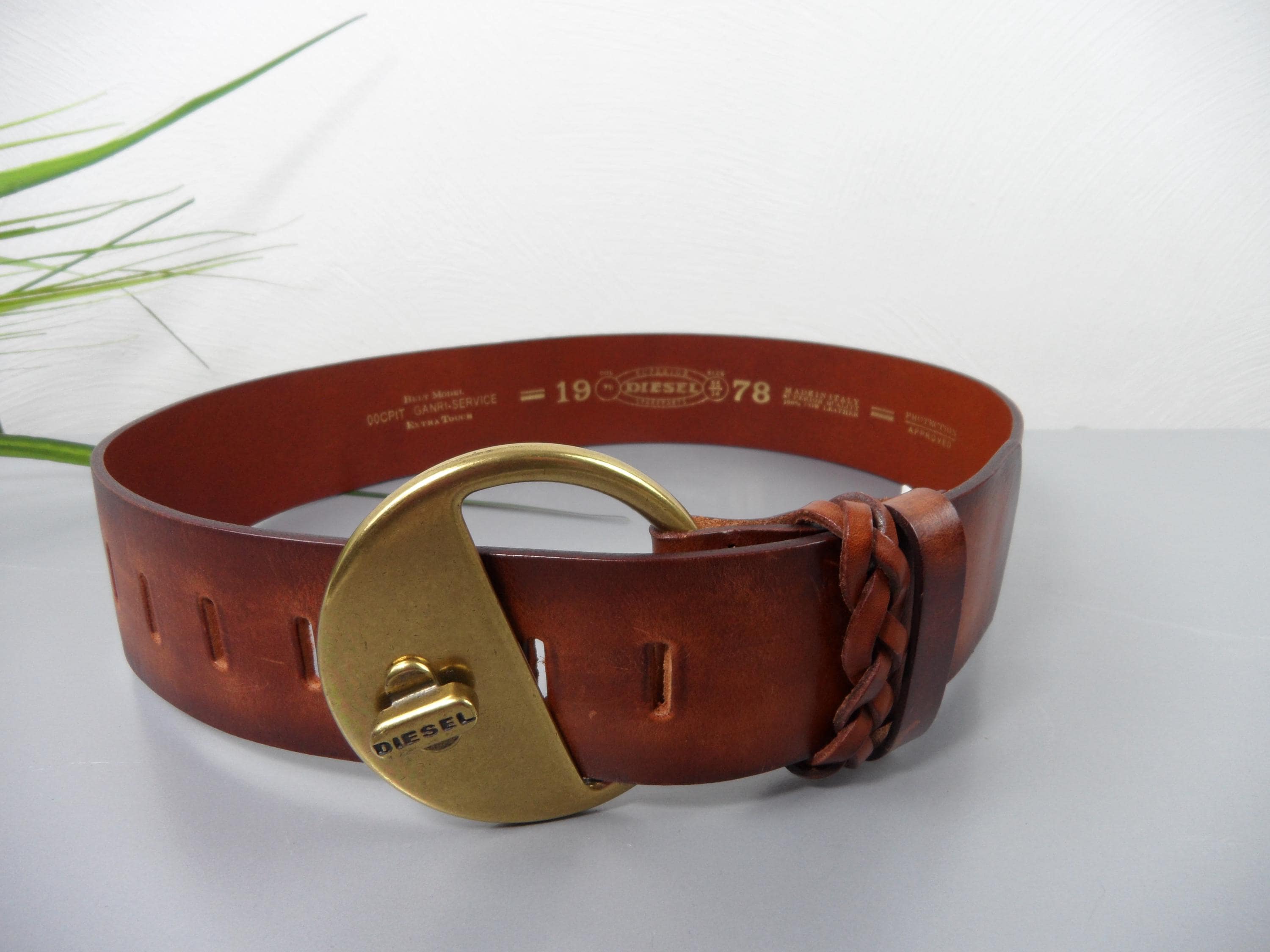 ブラウンのDIESELレザーベルト、サイズ85（34）、未使用品！イタリア製