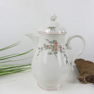 ROSETTE coffee pot, 1.2 liters, by Villeroy & Boch with floral decoration, Mettlacher Vitro porcelain pot from a coffee service for a coffee table.