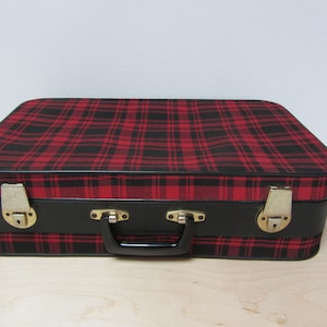 rode geruite KOFFER, reiskoffer jaren 50 60, huisdecoratie voor Thanksgiving, boekenkast, kleine weekendvakantiekoffer, vintage decoratie