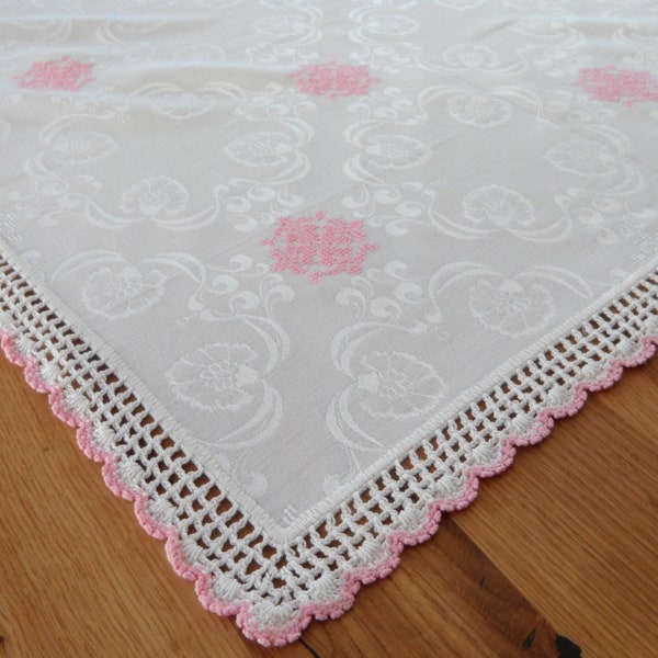 Middle blanket with crochet lace, French shabby chic and country house style, 85 cm embroidered TABLECLOTH, tablecloth cross stitch, fabric blanket for the table