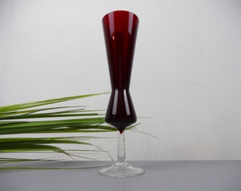 rote VASE aus Glas, Blumenvase mit Stiel, Rosenvase, Glasdesign, Schaufenster Deko im Blumenladen, Tischvase, Glasdeko, Y Form, Solitärvase