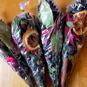 Spiced Orange Christmas Potpourri Cones: Natural Yule Decor