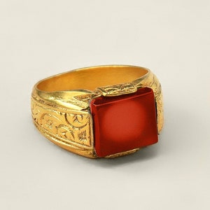 Handmade 14K Yellow Gold Men&#39;s Ring with Red Stone