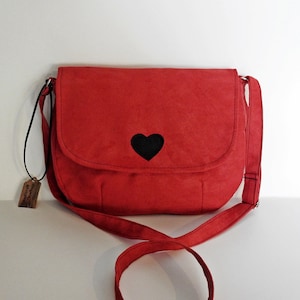 Sac messager Carmine pour femmes avec cœur