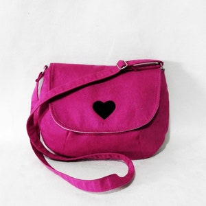 Sac messager rose avec un coeur pour une fille / sac avec un coeur / cadeau pour une fille