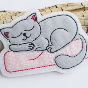 Embroidery file cat doodle sleeping cat different sizes