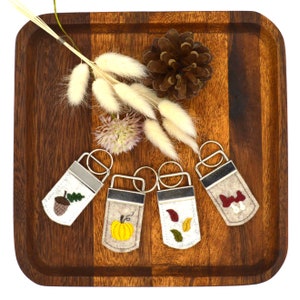 Embroidery file autumn keychain