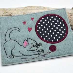 Archivo de bordado ITH para posavasos con diseño de gato, 13 x 18 cm y 13 x 20 cm.