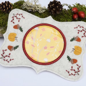 Embroidery file autumn coaster with pumpkin and acorn