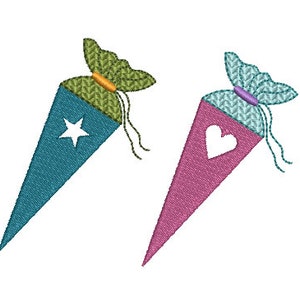 Könnte beinhalten: Zwei Stoffkegel mit einem Stern und einem Herz ausgeschnitten. Der Kegel links ist blau mit einem grünen Oberteil und einer gelben Schnur. Der Kegel rechts ist rosa mit einem hellblauen Oberteil und einer lila Schnur.
