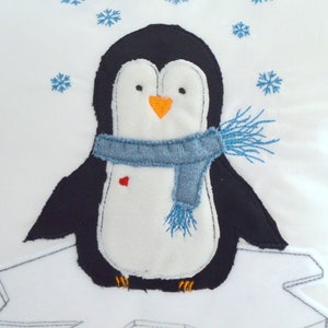 Penguin embroidery file 13 x 18 cm with ice floe