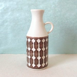 Henkelvase Jasba 1632-22 cremeweiß braunes Reliefdekor 60er Jahre WGP West German Pottery Sixties String Ära Space Age