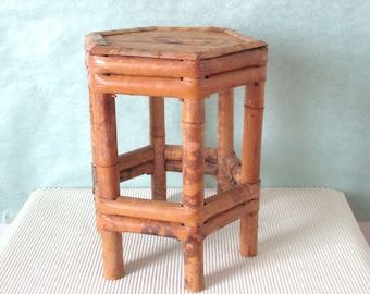 Petit tabouret à fleurs en bambou et rotin des années 70, style Boho, style Tiki pour plantes d'intérieur, jardinage d'intérieur