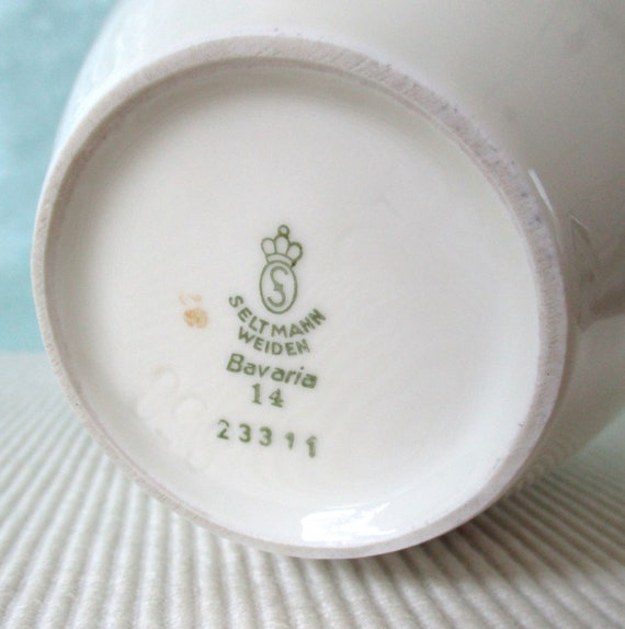 Vase Seltmann Weiden Bavaria 30er Jahre Shabby Chic bunte Blumen Goldrand Art Deco cremeweißes Porzellan True Vintage nostalgisch